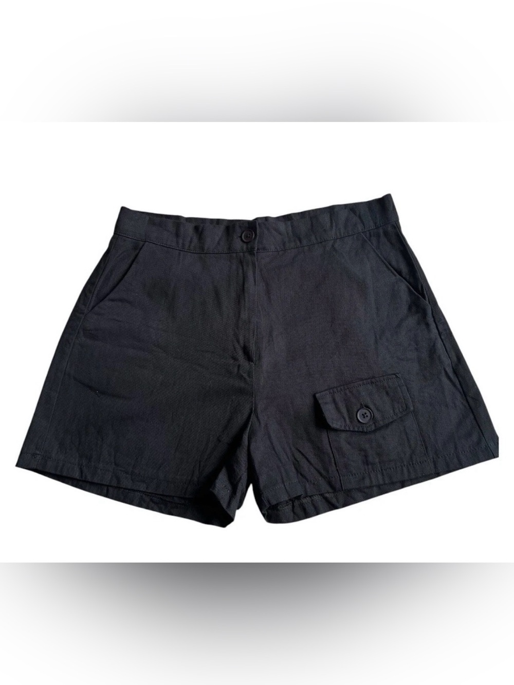 Classic Black Cargo Shorts with Button-Flap Pocket M